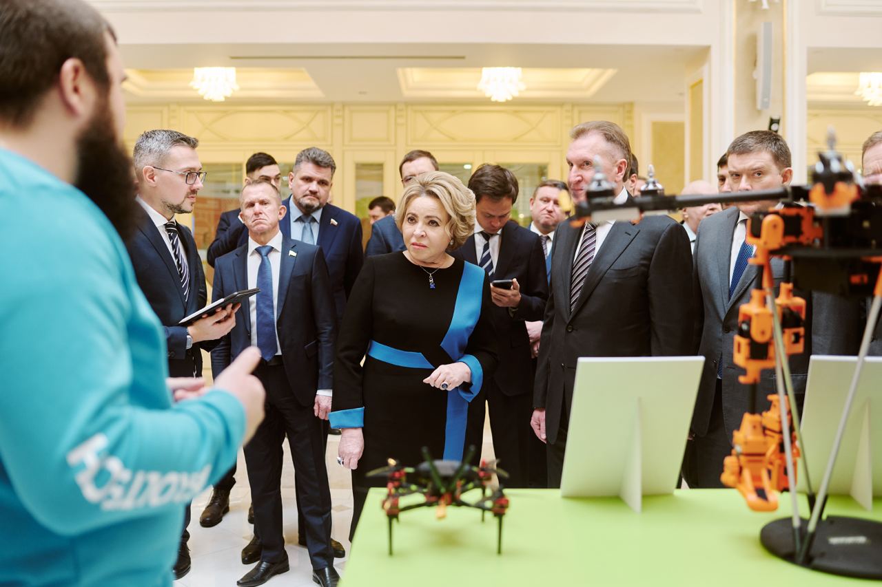Speaker of the Federation Council Valentina Matvienko and VEB.RF CEO Igor Shuvalov were introduced to two projects of CDE's Intelligent Space Robotics Laboratory (ISR Lab) at the exhibition